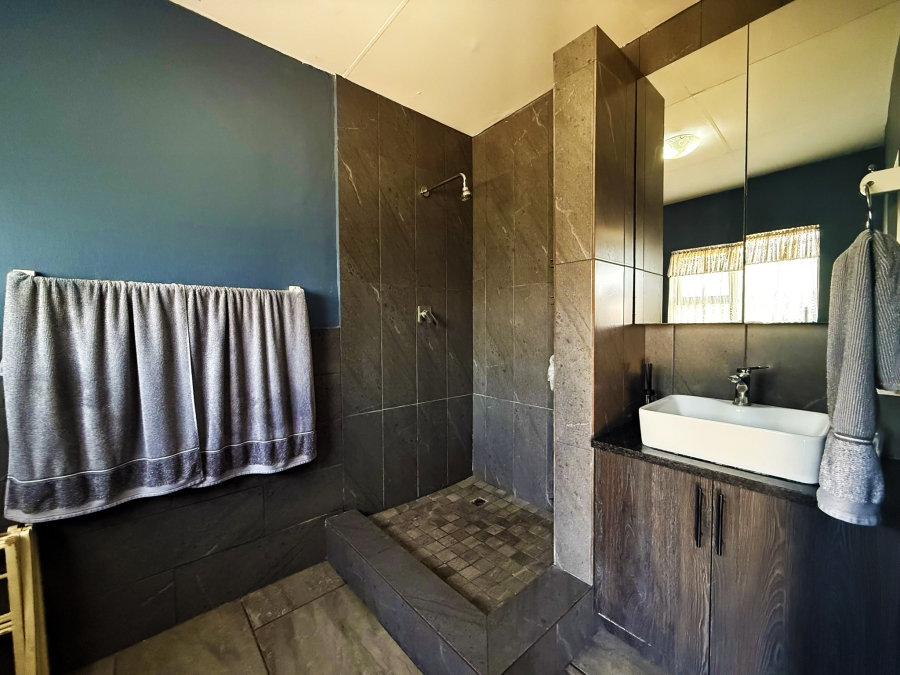 5 Bedroom Property for Sale in Potchefstroom North West